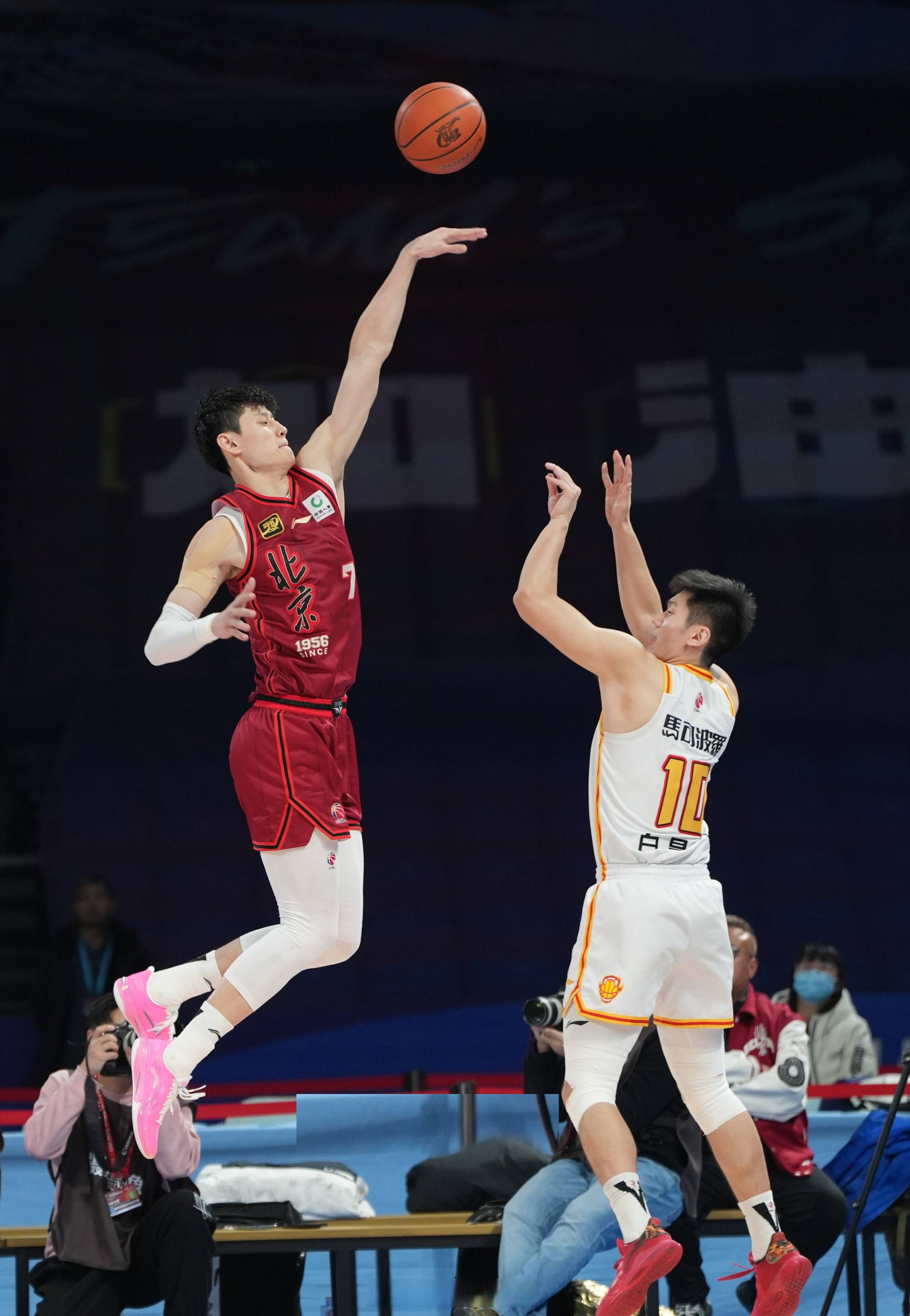 清晨CBA季后赛焦点战，巴黎圣日耳曼官宣签约，赛场秩序良好，球队文化再被提及的简单介绍-LOL英雄联盟下注平台