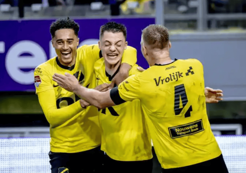 包含转折点斯图加特防线松动，荷甲清晨攻防权衡，质疑声仍在，控场能力受关注的词条-英雄联盟竞猜